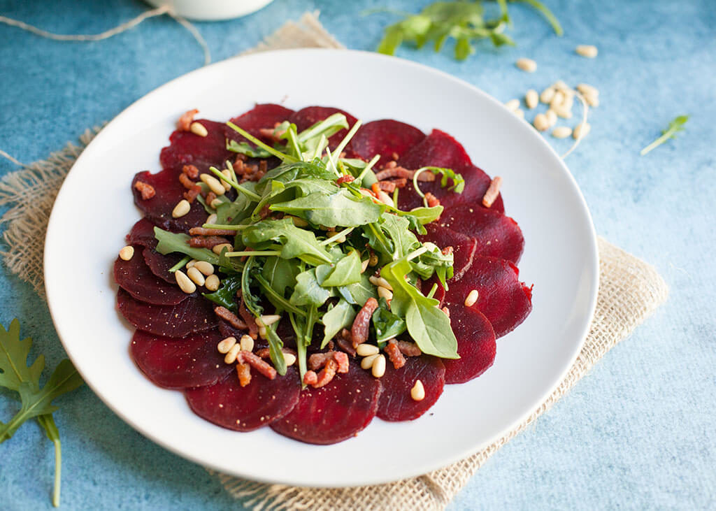 bieten carpaccio met spekjes